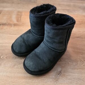 UGG Australia Classic Short Kids Black Boots Toddler Sz 10 5251T